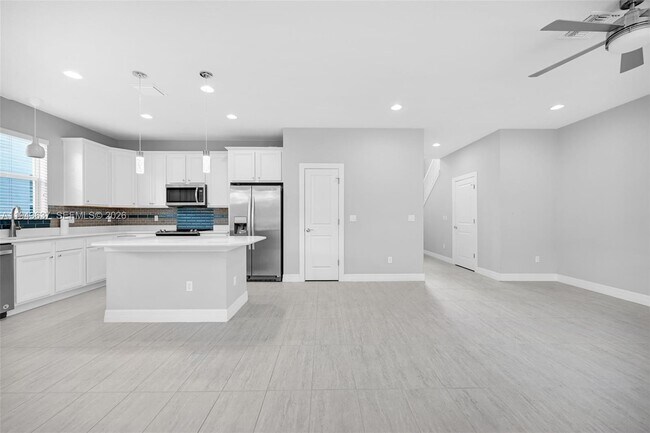 Building Photo - 964 Banyan Dr