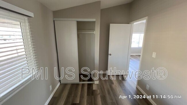 Building Photo - 738 Swan Dr