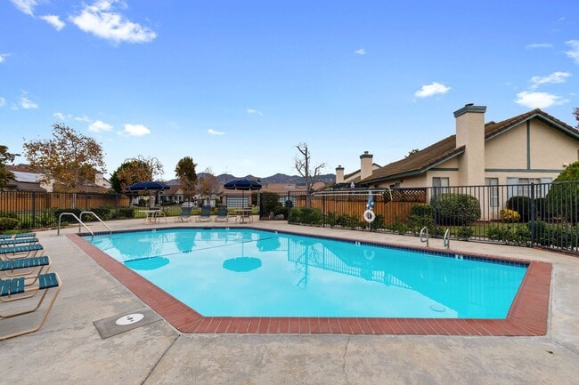 Building Photo - 2 BR Townhome in Escondido w/ 2 car garage