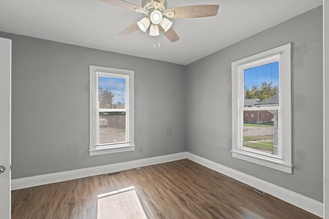 Building Photo - 1319 Maple St