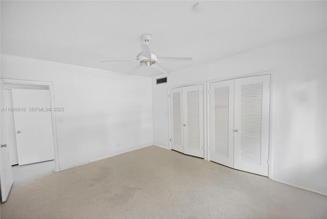 Building Photo - 1100 N Shore Dr