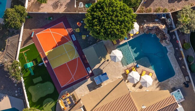 Building Photo - 2431 E Laurel St