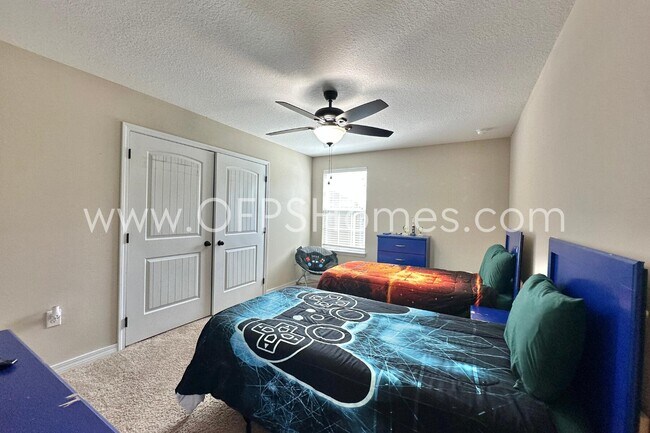 Building Photo - 454 Eisenhower Dr
