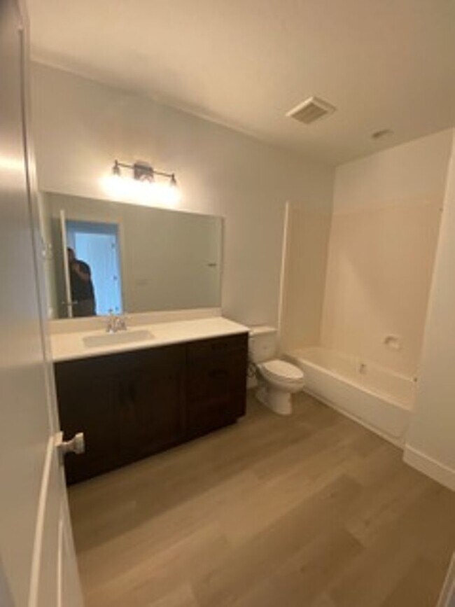 Building Photo - Beautiful like Brand New 3 Bedroom, 2.5 BathroomTownhome in Washington Fields!