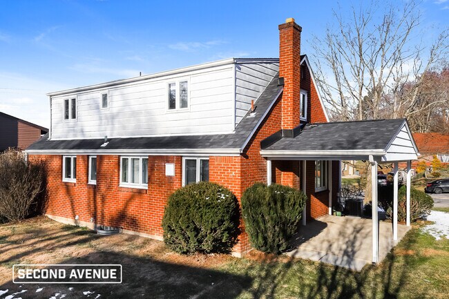 Building Photo - 136 College Park Dr