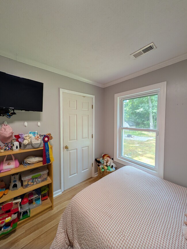 Building Photo - 5212 Hickory Fork Rd