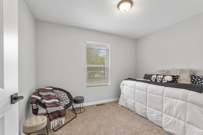 Building Photo - 382 N Franklin St