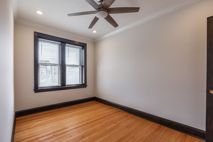 Building Photo - 6409 N Talman Ave