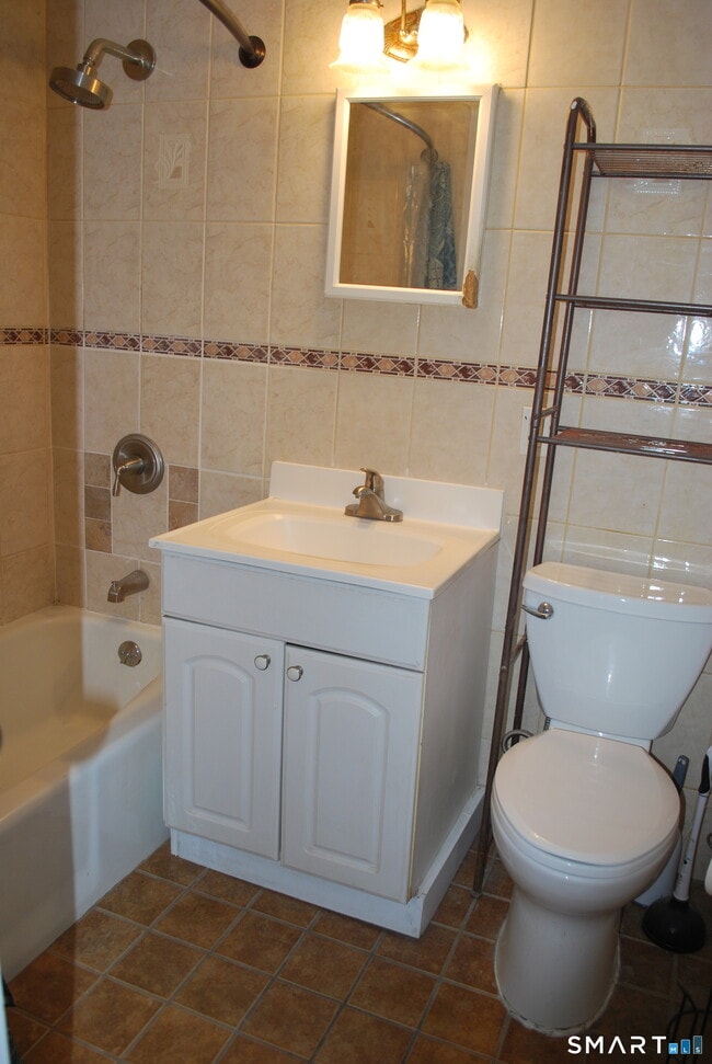 Building Photo - 87 Glenbrook Rd