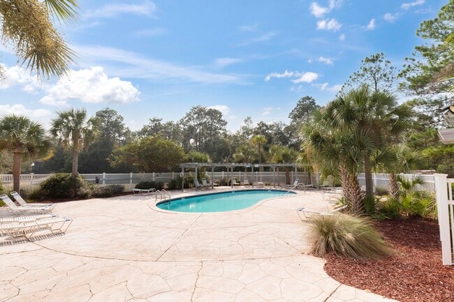 Building Photo - 5897 Saratoga Dr