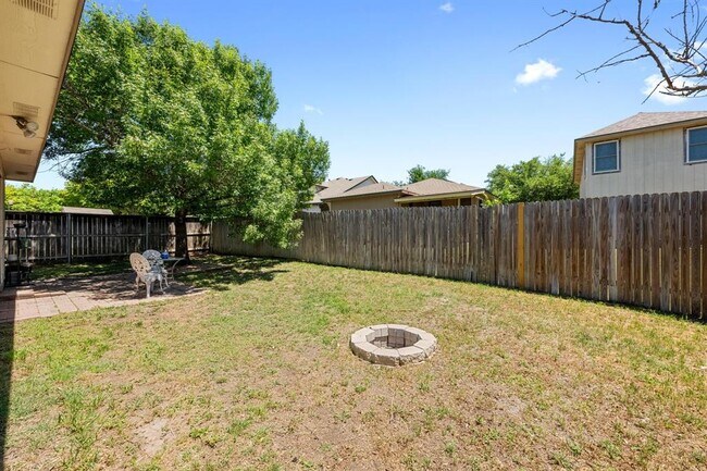Building Photo - 17505 Bishopsgate Dr