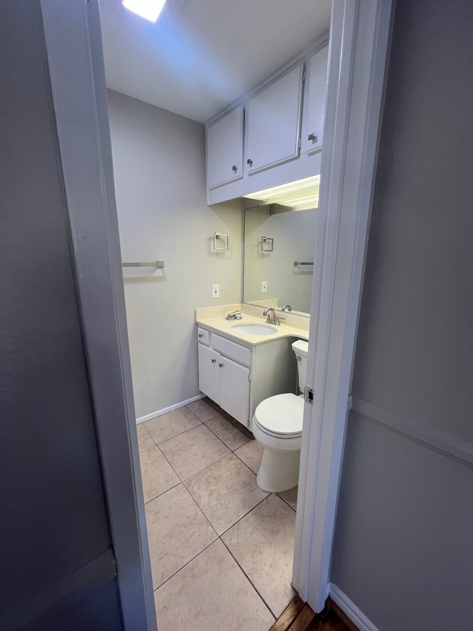 Building Photo - 4565 Alamo St