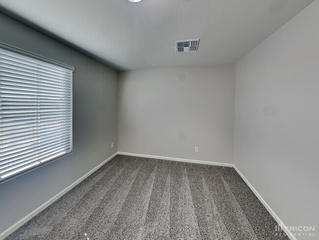 Building Photo - 8624 E Posada Ave