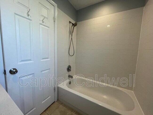 Building Photo - 1609 San Mateo Dr