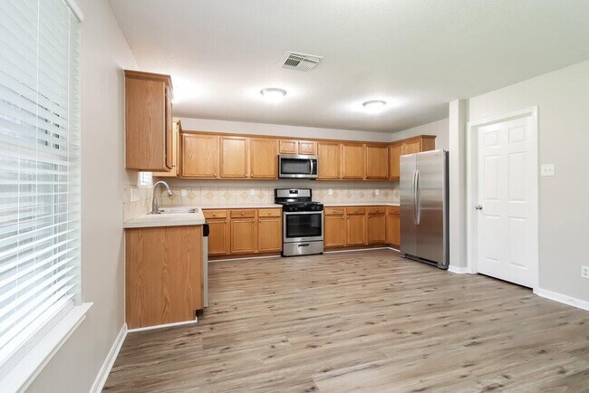 Building Photo - 14635 Lothbury Dr