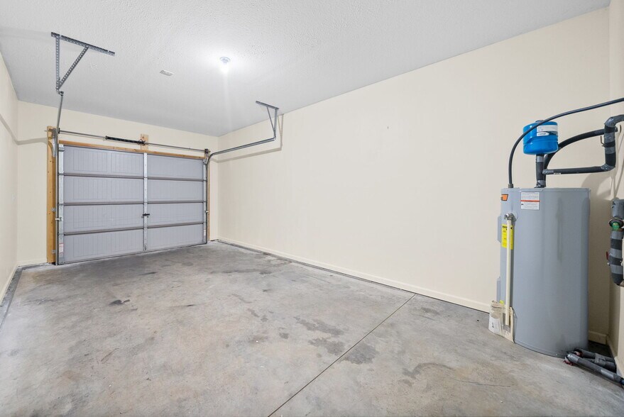 Building Photo - 109 Holland Dr