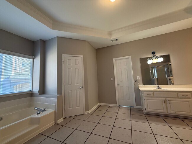 Building Photo - Beautiful 4BR / 2.5BA Home in Chattahoochee High School District – Fresh Paint & Updated Flooring