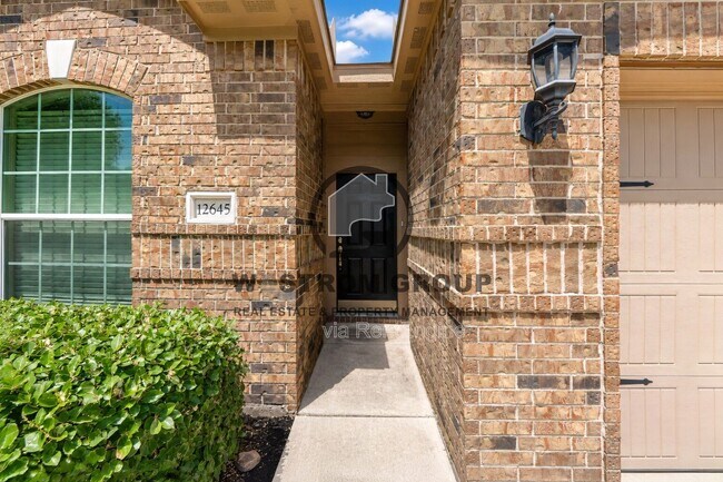 Building Photo - 12645 Forest Lawn Rd