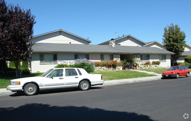 880 - 884 Burbank Dr - 880-884 Burbank Dr