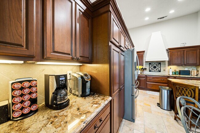 Building Photo - 370 Cypress Point Dr
