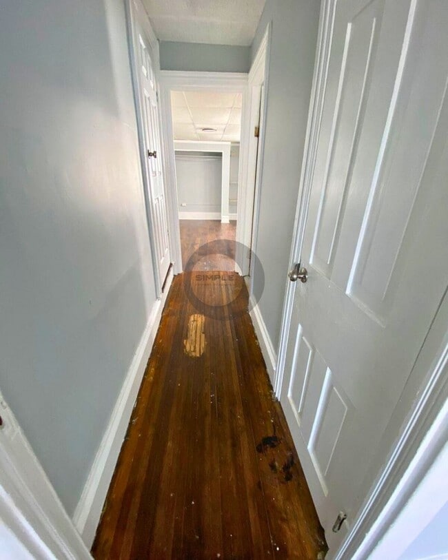 Building Photo - Three Bedroom two-bathroom house with off-...