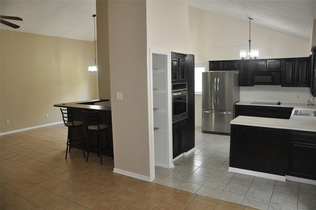 Building Photo - 4715 Glendower Dr