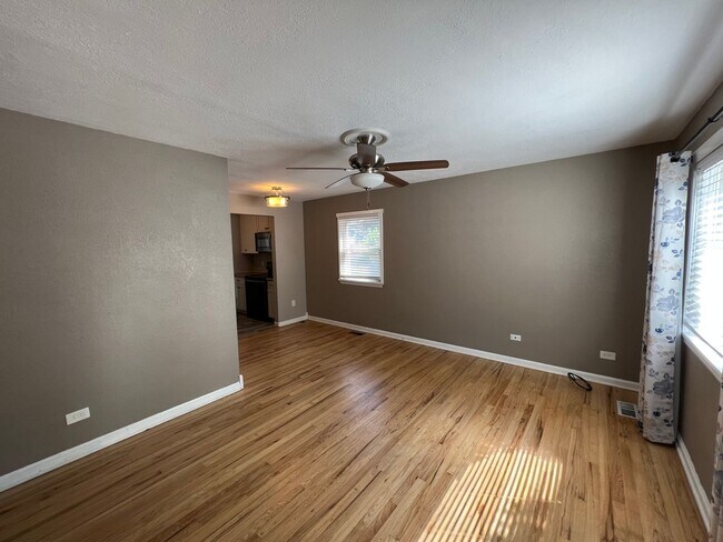 Building Photo - Cute East Denver Bungalow