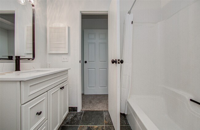 Building Photo - 15309 Kingfield Dr