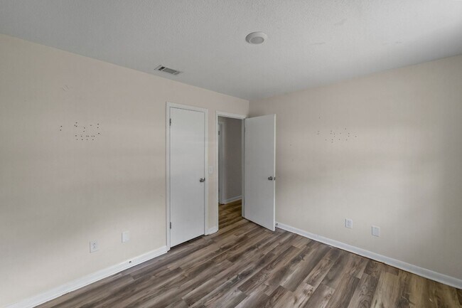 Building Photo - 234 Deerwood Dr