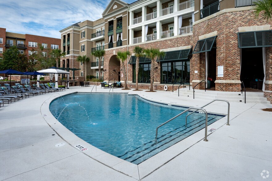 Simmons Park 211 River Landing Dr Daniel Island SC 29492 Apartment