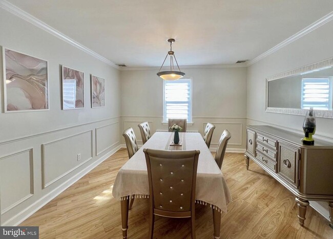 Building Photo - 17 Davis Ave