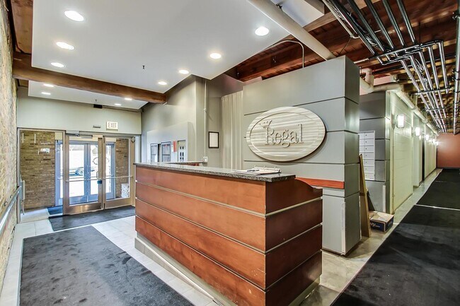 Building Photo - 1735 W Diversey Pkwy