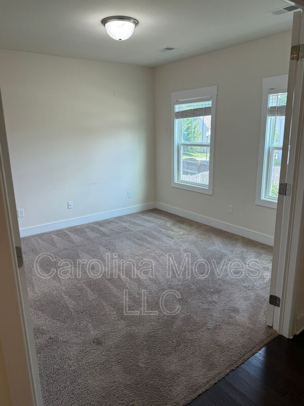 Building Photo - 6 Larson Dr