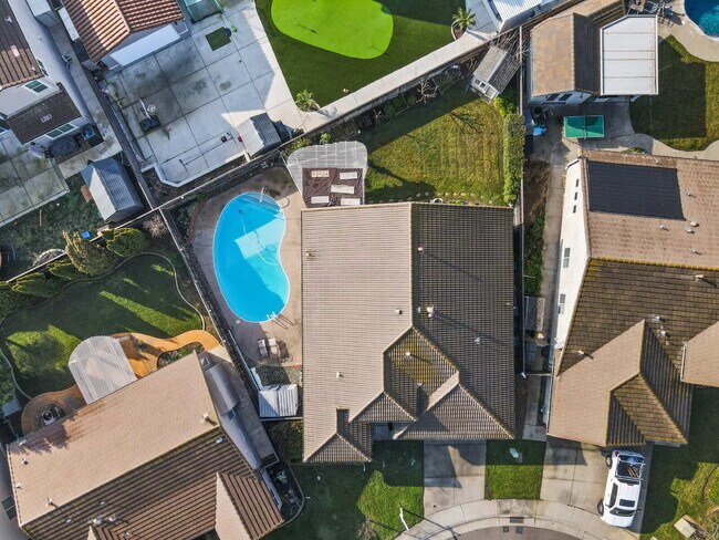 Building Photo - Charming 3-Bedroom Home with Pool