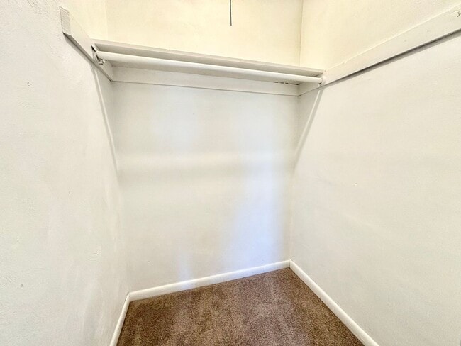 Building Photo - Cozy Townhome in Virginia Beach