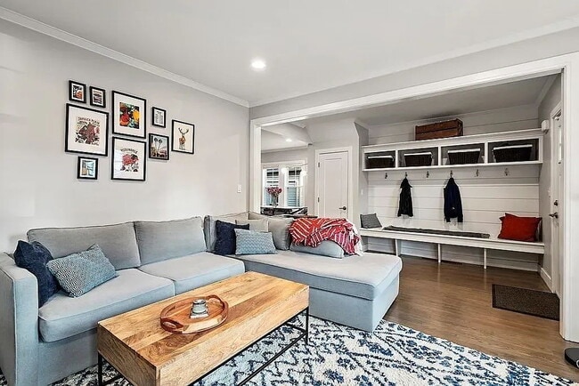 Building Photo - "Charming 1-Bedroom Haven in Boston's Vibrant Neighborhood!"