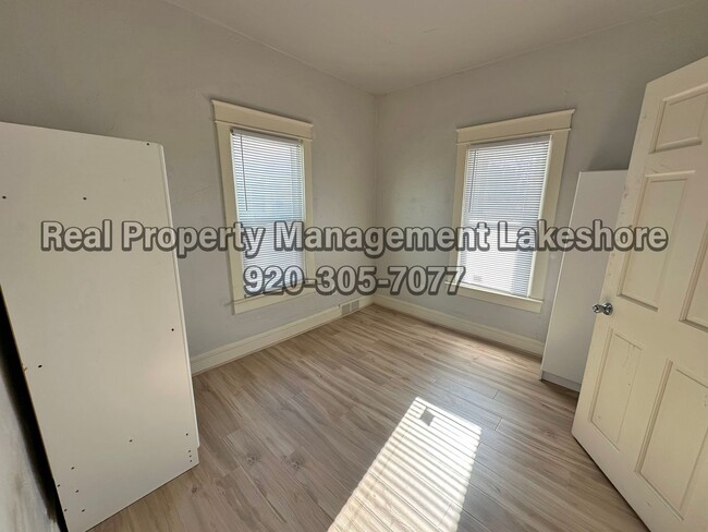 Building Photo - Updated 2 Bedroom Home | Great Location