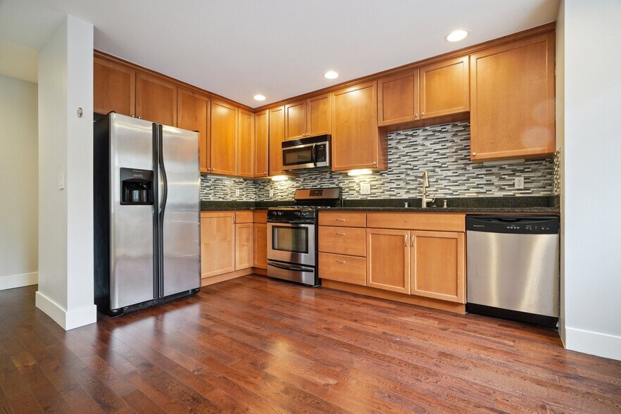 Building Photo - 5939 Delridge Way SW