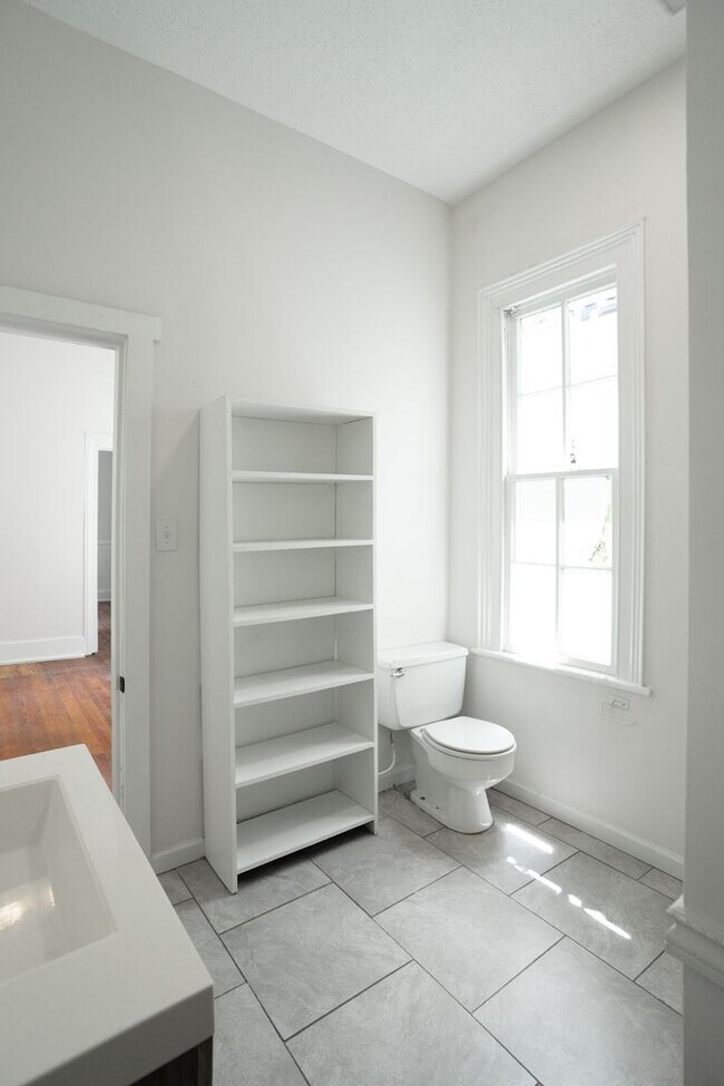 Building Photo - 410 3rd St