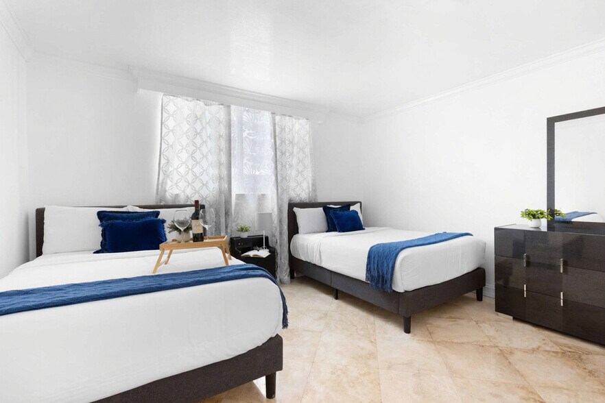 Building Photo - 4001 S Ocean Dr