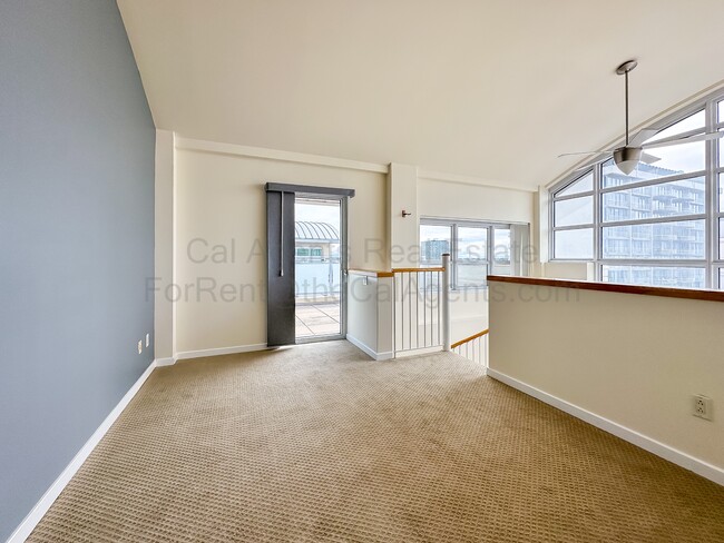 Building Photo - 1 Lakeside Dr