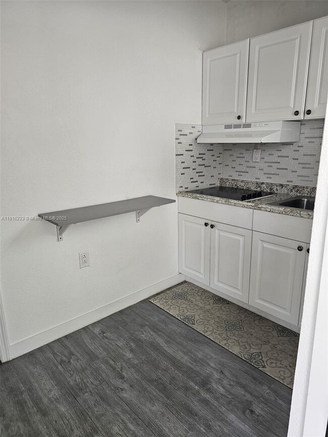 Building Photo - 23 Miami Gardens Rd