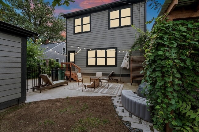 Building Photo - 718 N Alexander Ave