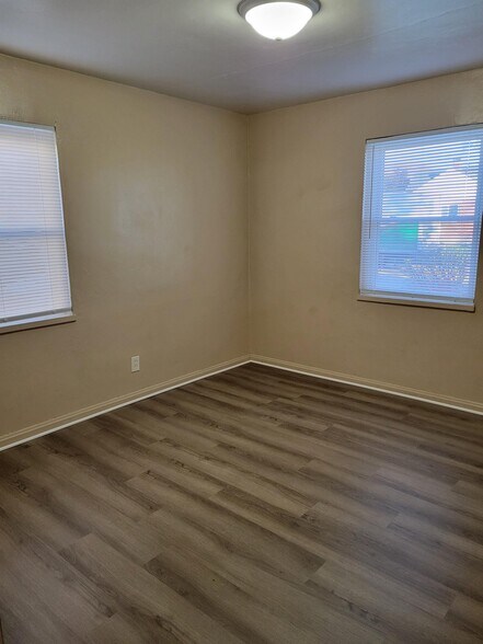 Building Photo - 332 Ashwood Ave