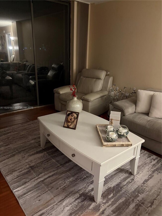 Building Photo - 3401 N Country Club Dr