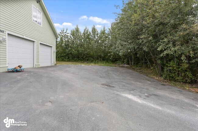 Building Photo - Spacious 5BD/3BA Home!