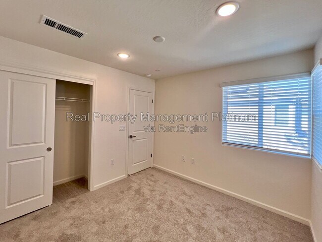Building Photo - 1526 Woodhill Ln