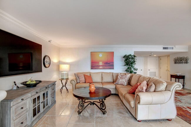 Building Photo - 250 S Ocean Blvd