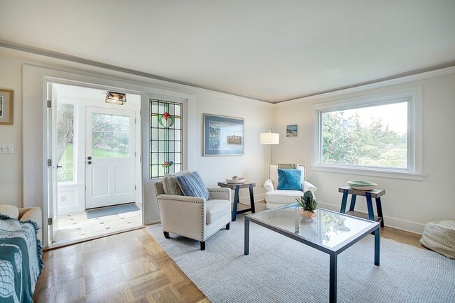 Building Photo - 3 bedroom 2.5 View Property Beach Access  ...