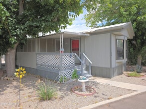 Building Photo - 550 Palm Dr